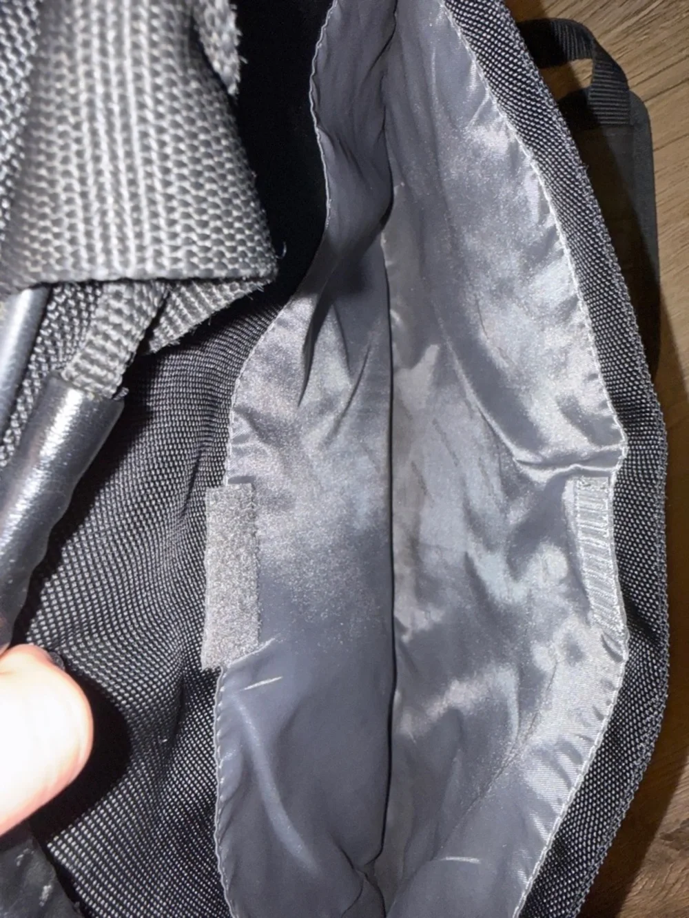 Samsonite Black Laptop Bag with Shoulder Strap and Dual Front Pockets